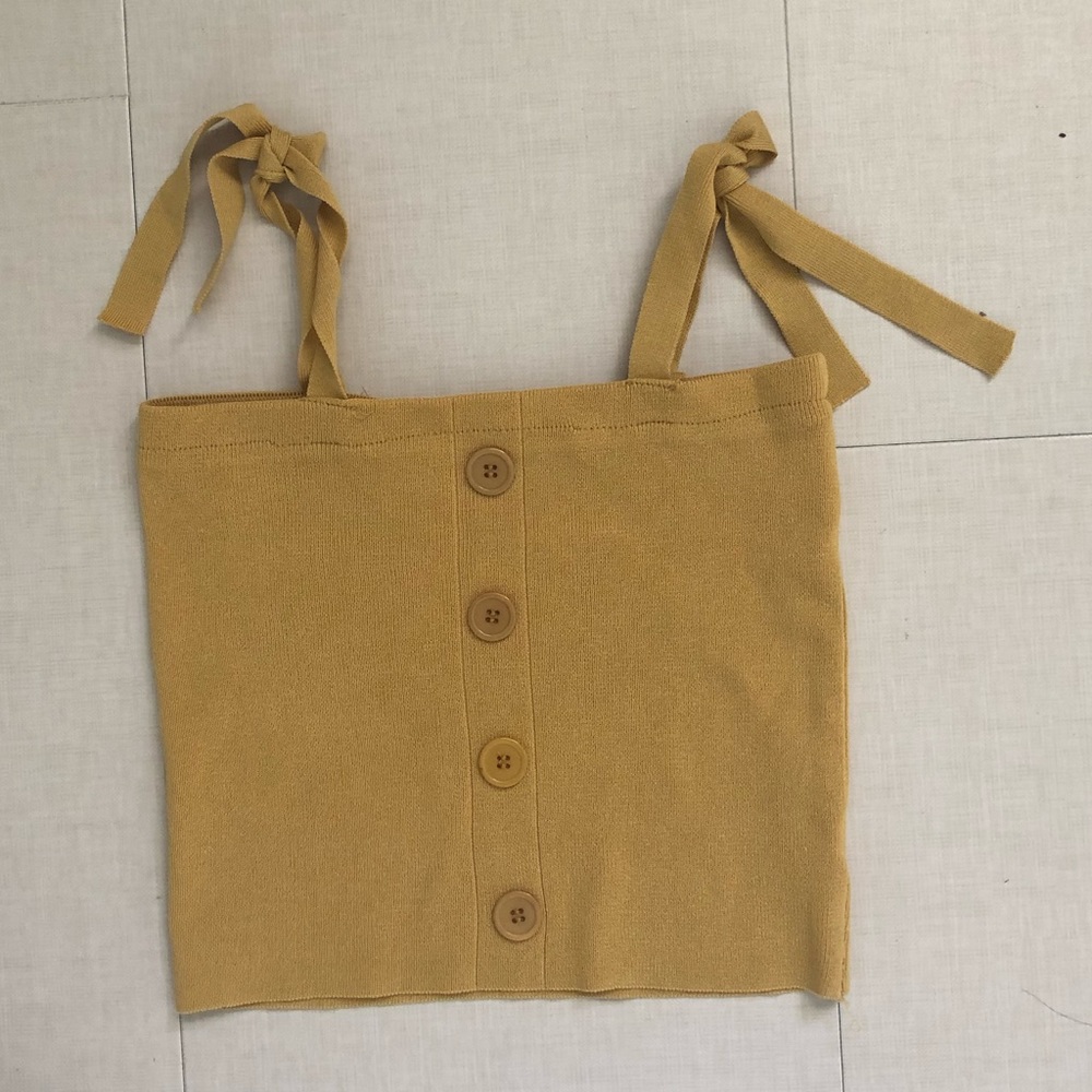 Yellow Button Top w/ Bow straps🤩🤩